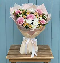 Букет цветов из:  Гвоздики, Орхидеи и Розы в Новоульяновске