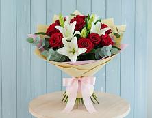 Букет цветов из:  Лилии и Розы в Новоульяновске