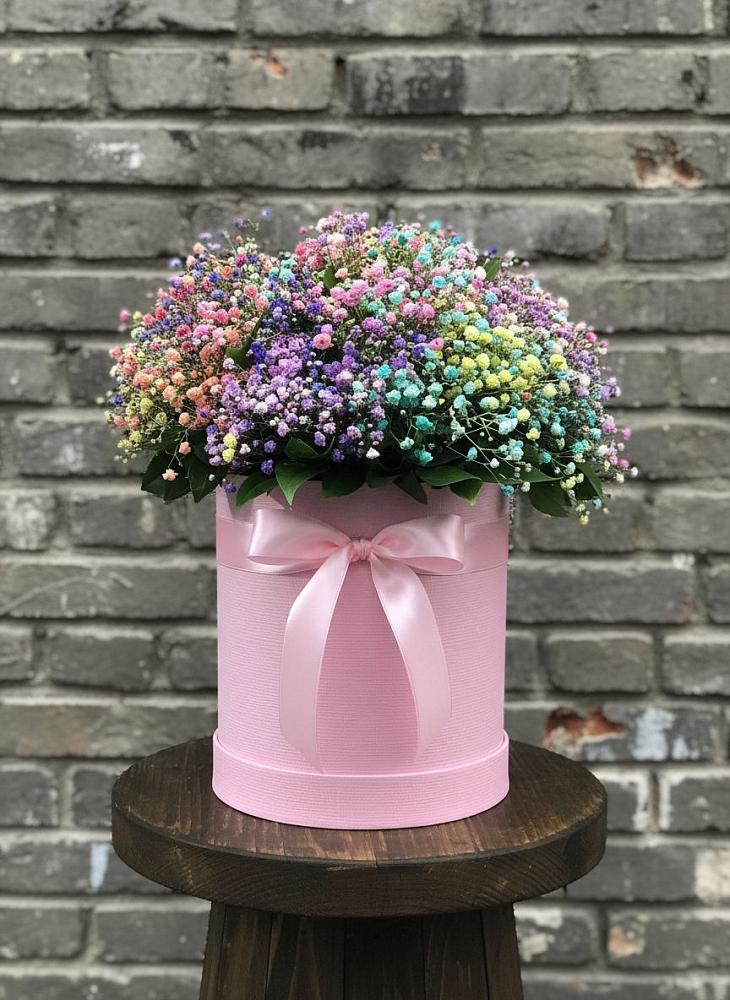 Цветочная композиция из Гипсофила и Розы в шляпной коробке в Новоульяновске