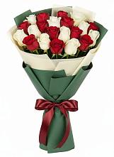 Букет Микс из красных и белых роз в Новоульяновске