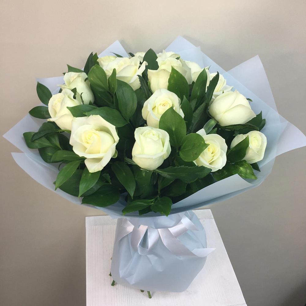 Букет 15 Белых роз Проуд в Новоульяновске