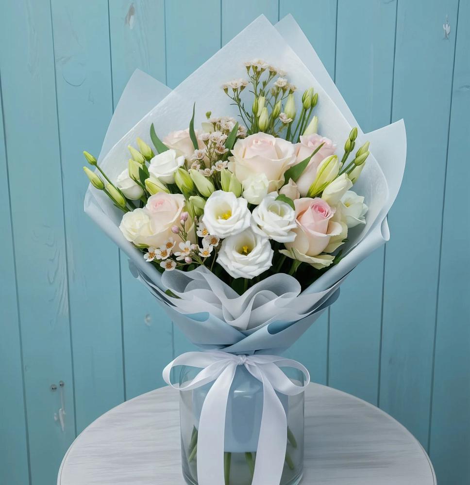 Букет цветов из: Розы и Лизиантусы в Новоульяновске