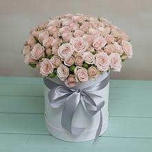 Цветочная композиция из Розы в шляпной коробке в Новоульяновске