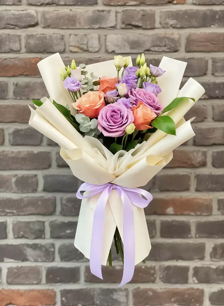 Букет цветов из: Лизиантусы и Розы в Новоульяновске