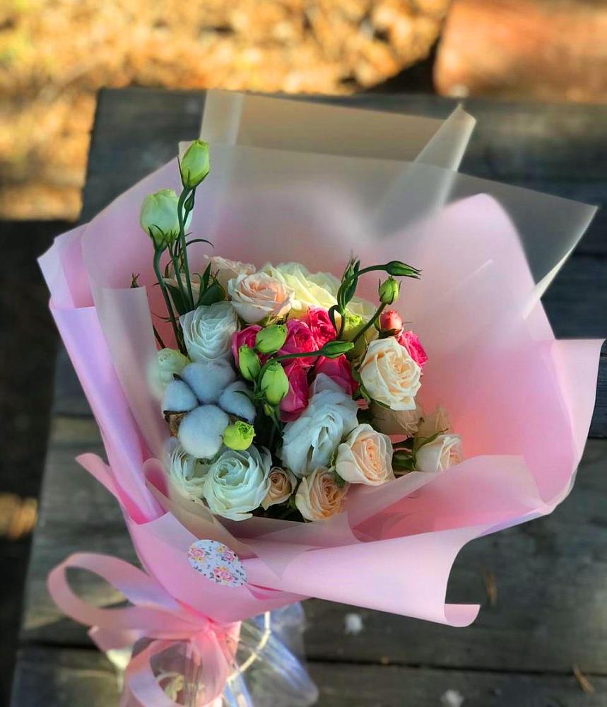 Букет цветов из: Розы и Лизиантусы в Новоульяновске