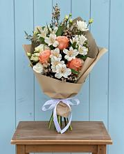 Букет цветов из:  Альстромерии, Лизиантусы, Розы и Хризантемы в Новоульяновске