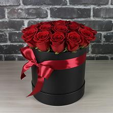 Цветочная композиция из Розы в шляпной коробке в Новоульяновске