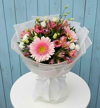 Букет цветов из:  Герберы, Альстромерии и Лизиантусы в Новоульяновске