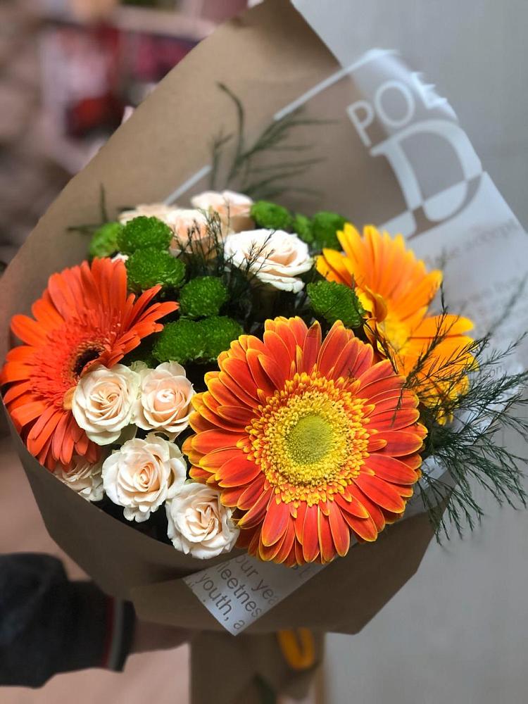 Букет цветов из: Герберы, Хризантемы и Розы в Новоульяновске