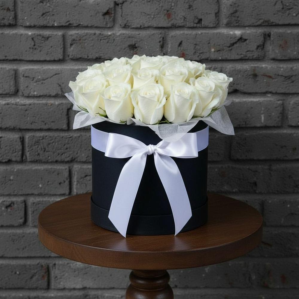 Цветочная композиция из Розы в шляпной коробке в Новоульяновске