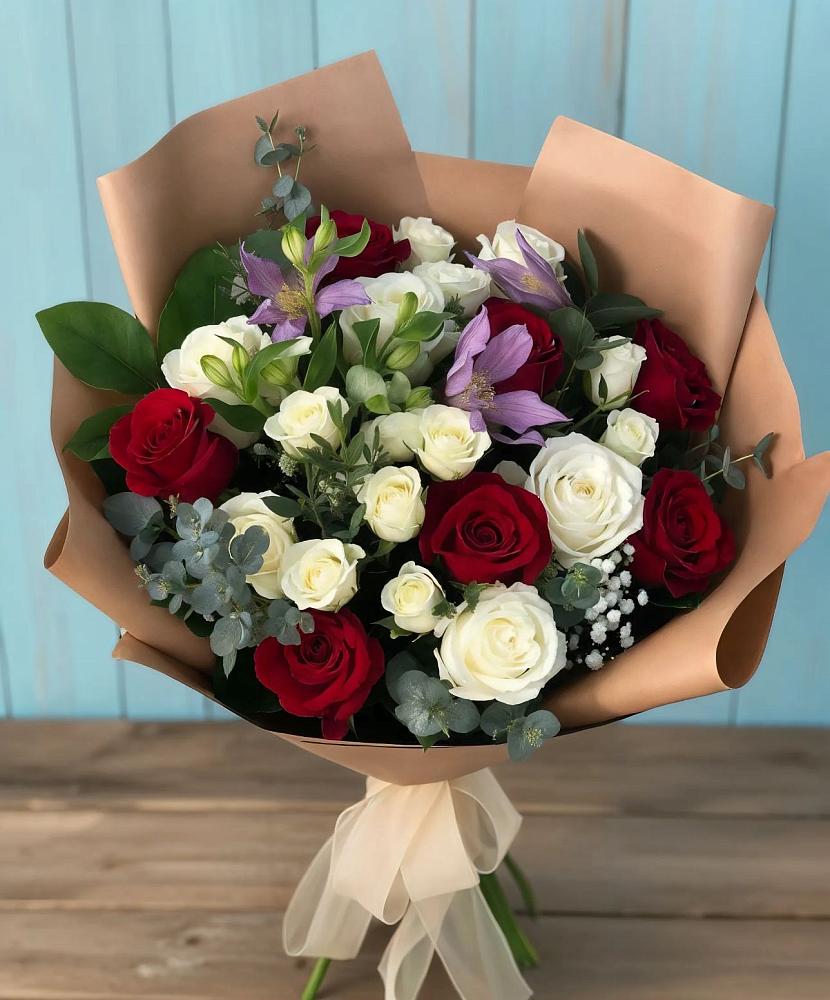 Букет цветов из: Розы и Альстромерии в Новоульяновске
