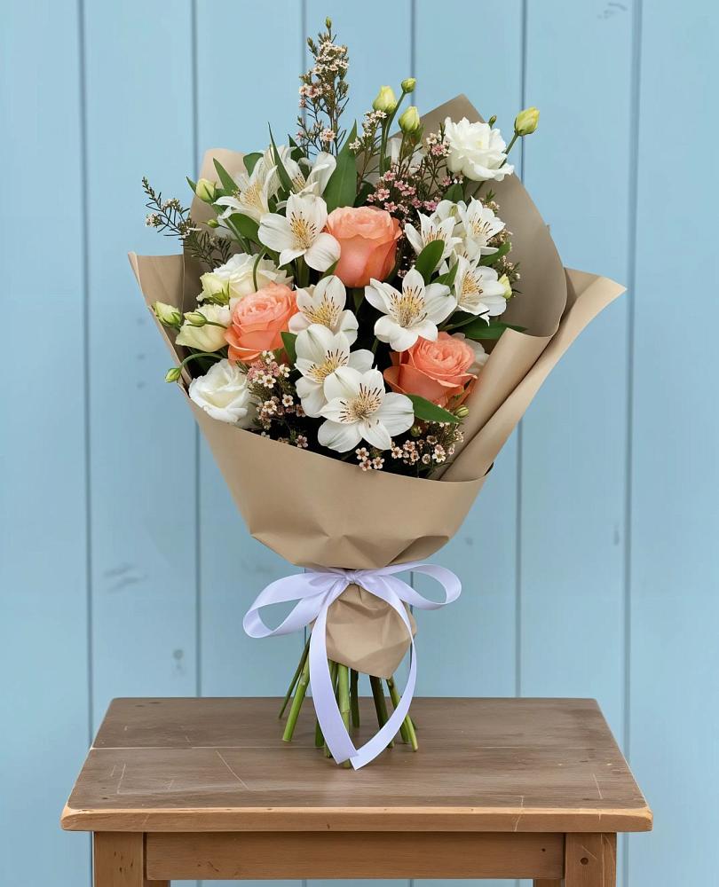 Букет цветов из: Альстромерии, Лизиантусы, Розы и Хризантемы в Новоульяновске