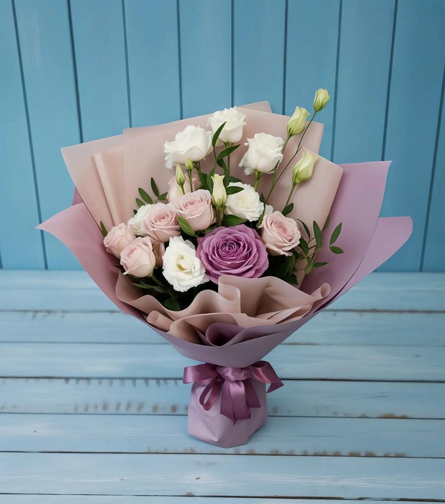 Букет цветов из: Розы и Лизиантусы в Новоульяновске